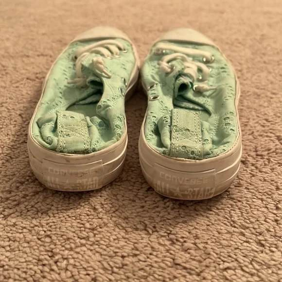 👟 Converse Low Tops Size 8 👟 - Picture 3 of 16